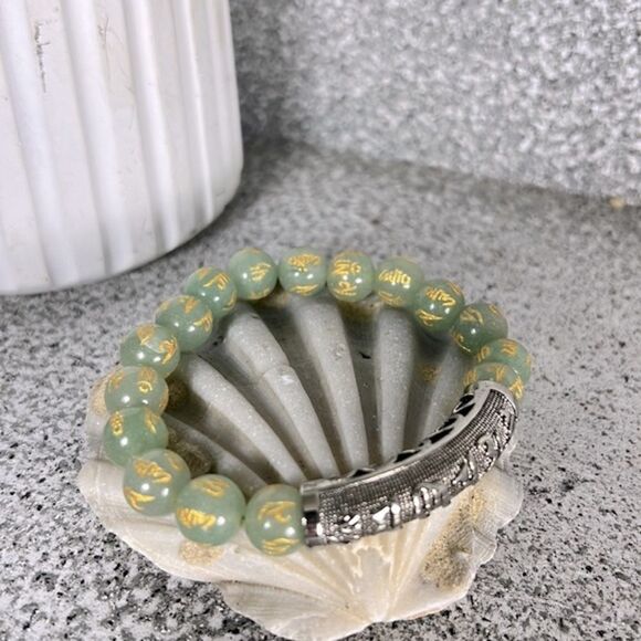 Feng shui Mantra Green Aventurine Carved Beaded Stretch Bracelet in Silvertone - Picture 4 of 6